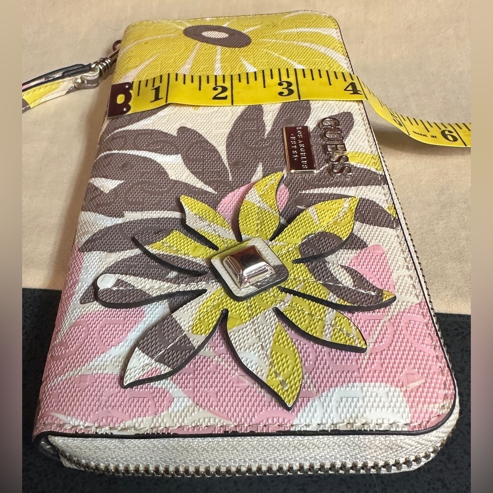 Guess MultiColor Floral Textured Coated Canvas/Fabric Zip Around Wristlet Wallet - Picture 5 of 16